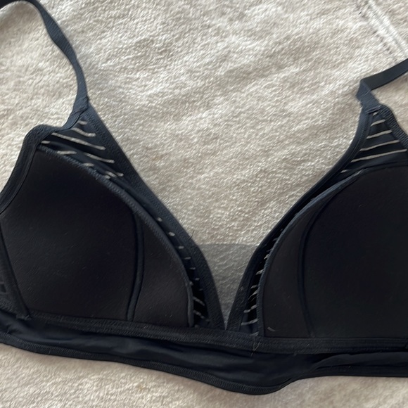 NWT Black V-Neck Mesh Striped Bra Adjustable Straps Size S - Picture 5 of 5